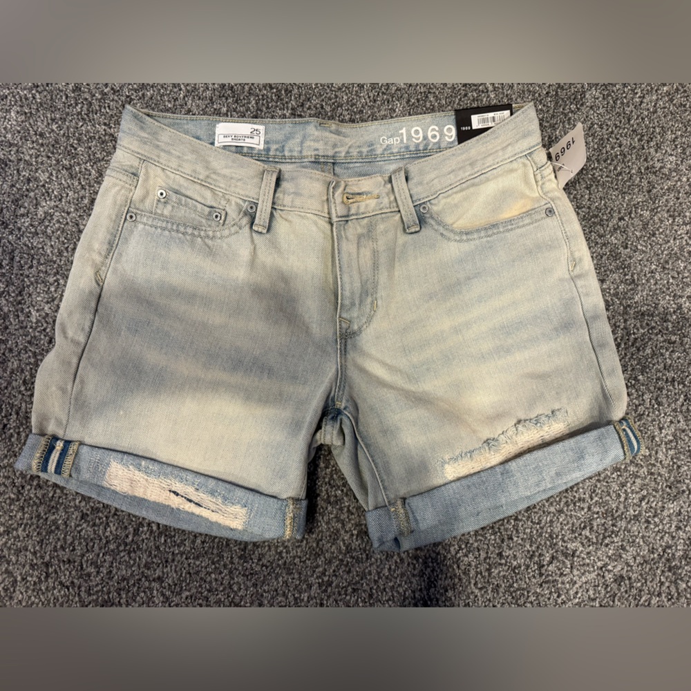 NWT Gap Sexy Boyfriend Shorts - Size 25